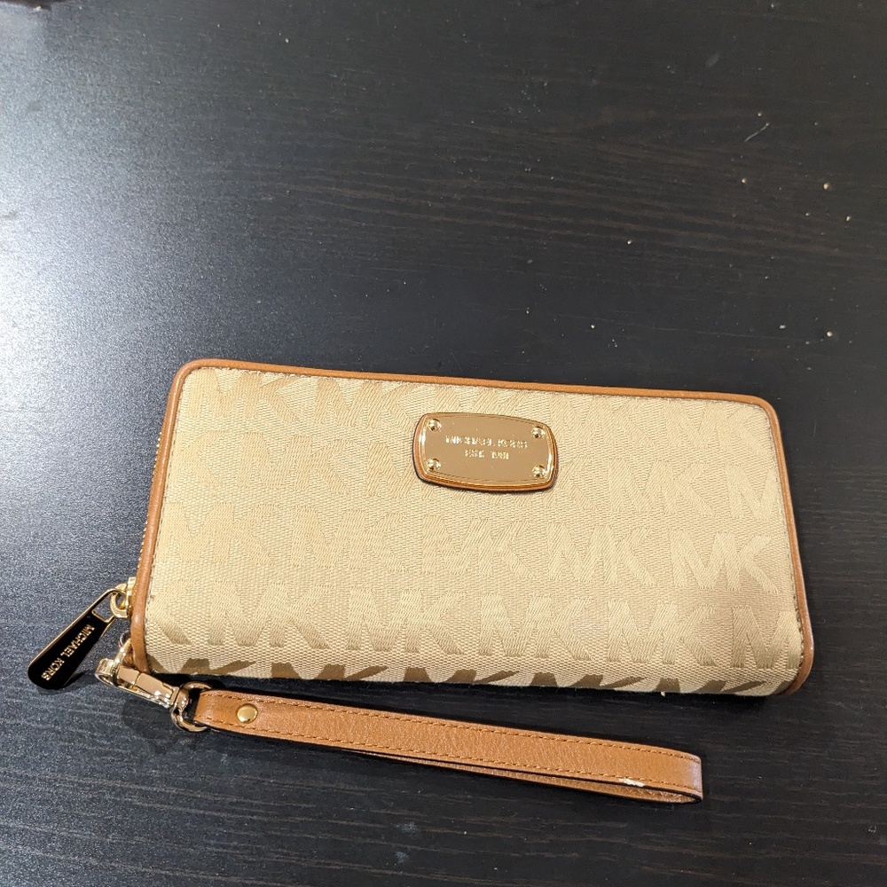 NWOT Michael Kors Large Monogram Wallet Y2K
